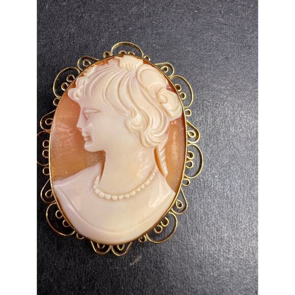 Vintage 60s Shell Cameo Brooch Pendant – 12K Gold Filled Filigree Frame - Picture 1 of 9